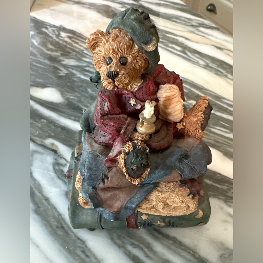 Vintage Music Box Company Teddy Bear. “A Dream is a Wish Your Heart Makes”melody